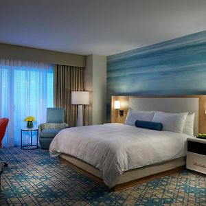 Deluxe King Room Pool View